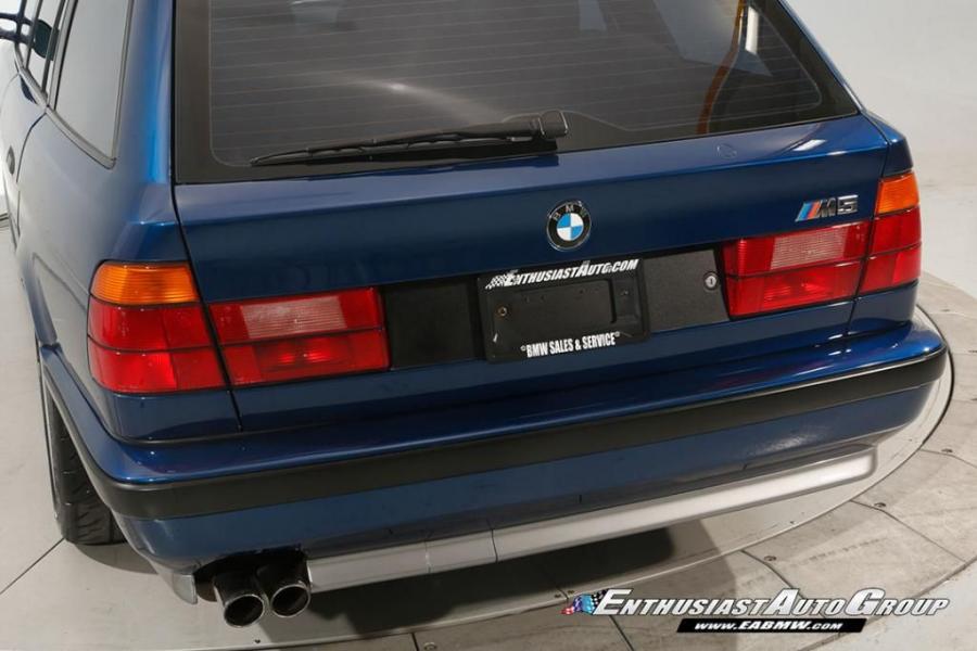 Детали экстерьера BMW M5 Touring (Avus Blue) (WBSHJ91070BL01767) (E34) 1994 года  (фото 49 из 100)